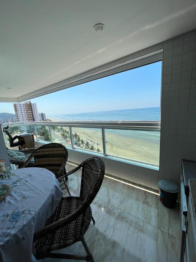 Mongaguá com vista para o Mar pé na areia Exterior foto